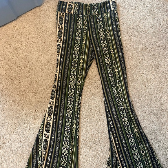 Stretchy printed green pants - Picture 1 of 3
